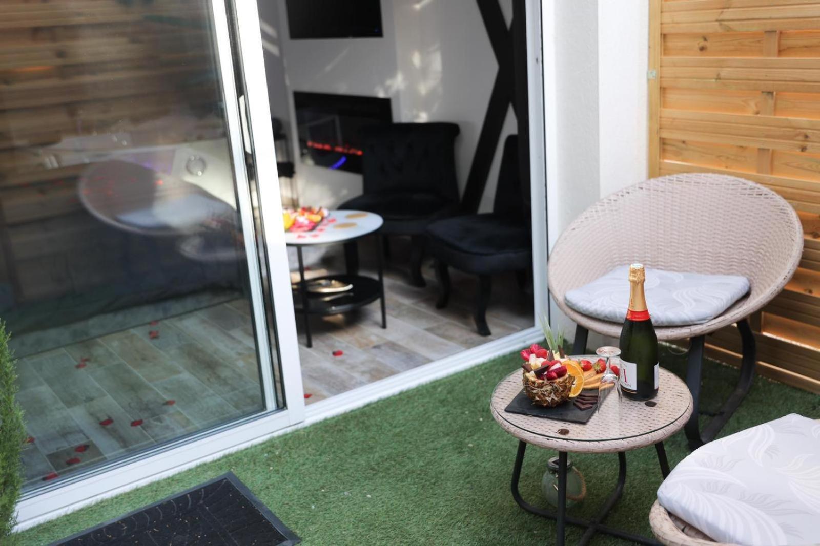 Loft, Studio And Love Rooms Bourg-Saint-Christophe Quarto foto