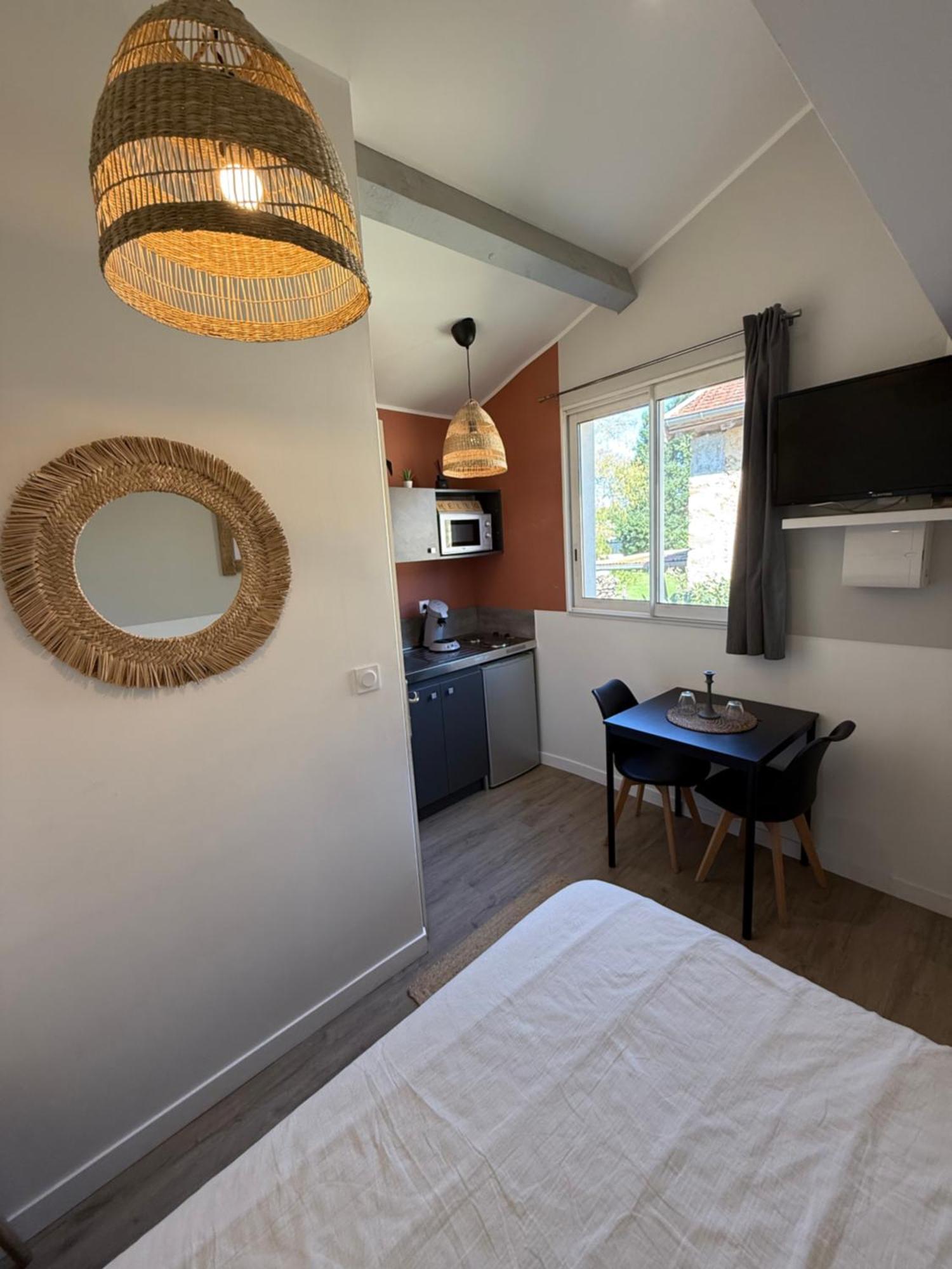 Loft, Studio And Love Rooms Bourg-Saint-Christophe Exterior foto